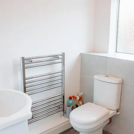 Spacious 4-bed Flat - 10 Mins To Centre Διαμέρισμα