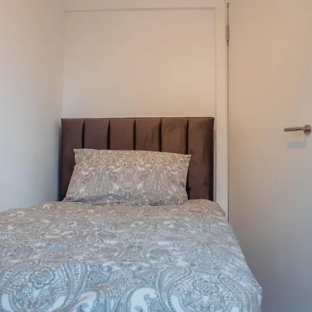 Spacious 4-bed Flat - 10 Mins To Centre