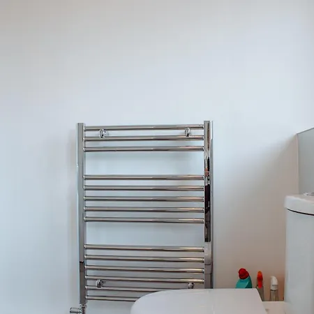 Spacious 4-bed Flat - 10 Mins To Centre