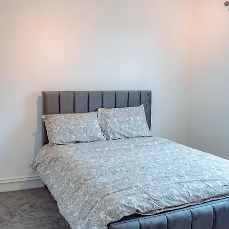 Spacious 4-bed Flat - 10 Mins To Centre 公寓