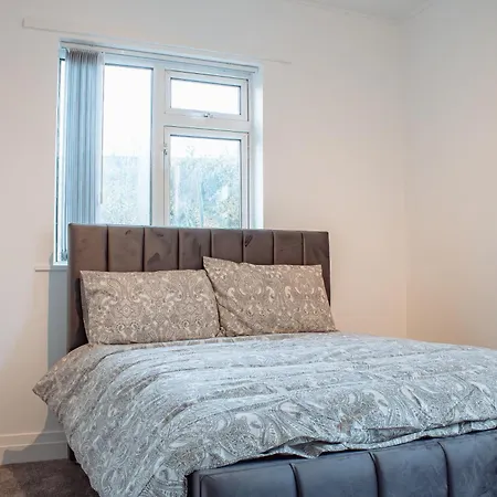 Spacious 4-bed Flat - 10 Mins To Centre