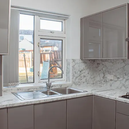 Spacious 4-bed Flat - 10 Mins To Centre 公寓