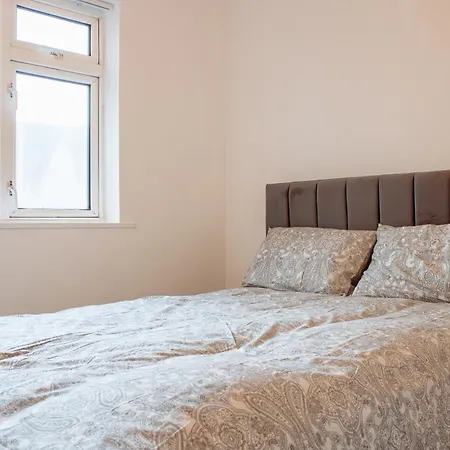 Apartment Spacious 4-bed Flat - 10 Mins To Centre