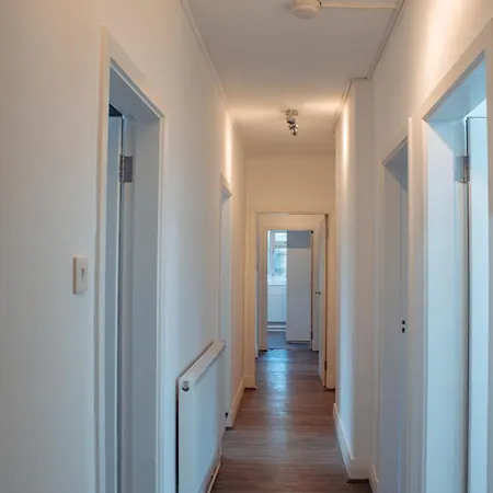 Spacious 4-bed Flat - 10 Mins To Centre 利兹