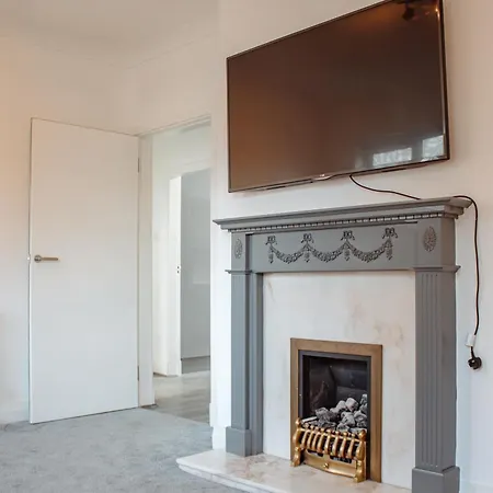 Lägenhet Spacious 4-bed Flat - 10 Mins To Centre
