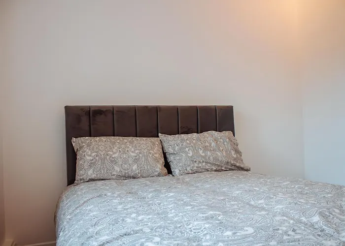 Spacious 4-bed Flat - 10 Mins To Centre 利兹