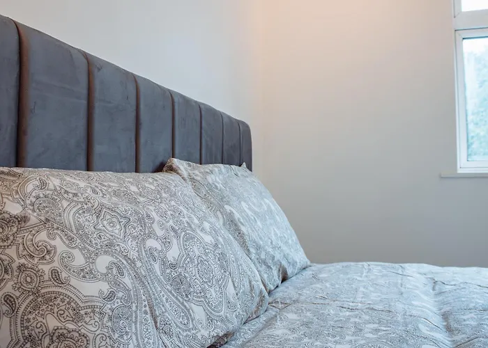 Spacious 4-bed Flat - 10 Mins To Centre 公寓 *