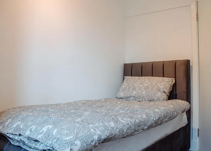 Spacious 4-bed Flat - 10 Mins To Centre