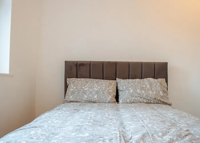 Spacious 4-bed Flat - 10 Mins To Centre 公寓 *