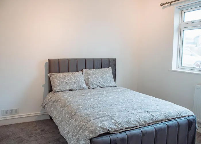 Spacious 4-bed Flat - 10 Mins To Centre * 利兹