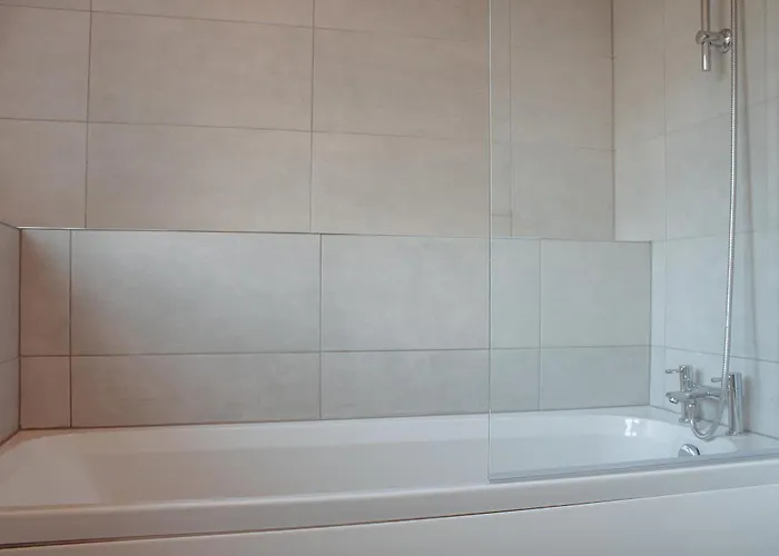 Spacious 4-bed Flat - 10 Mins To Centre