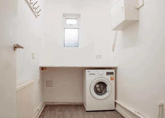 Spacious 4-bed Flat - 10 Mins To Centre * 利兹