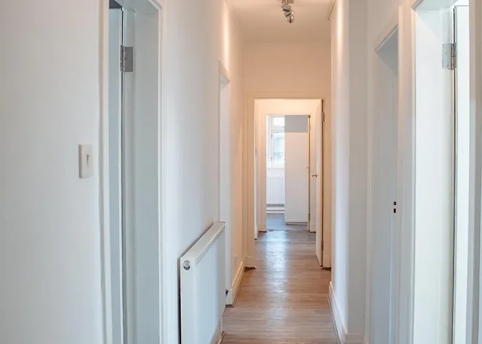 公寓 Spacious 4-bed Flat - 10 Mins To Centre *