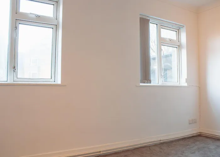 Spacious 4-bed Flat - 10 Mins To Centre *