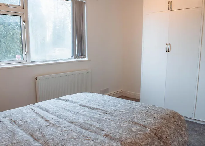 Spacious 4-bed Flat - 10 Mins To Centre