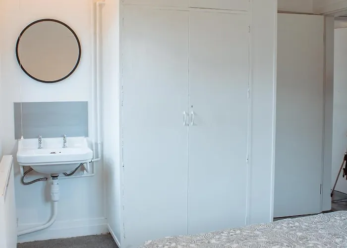 Spacious 4-bed Flat - 10 Mins To Centre * 利兹