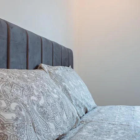 Spacious 4-bed Flat - 10 Mins To Centre Апартаменти *