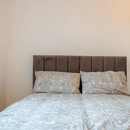 Spacious 4-bed Flat - 10 Mins To Centre Апартаменти *