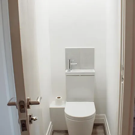 Spacious 4-bed Flat - 10 Mins To Centre