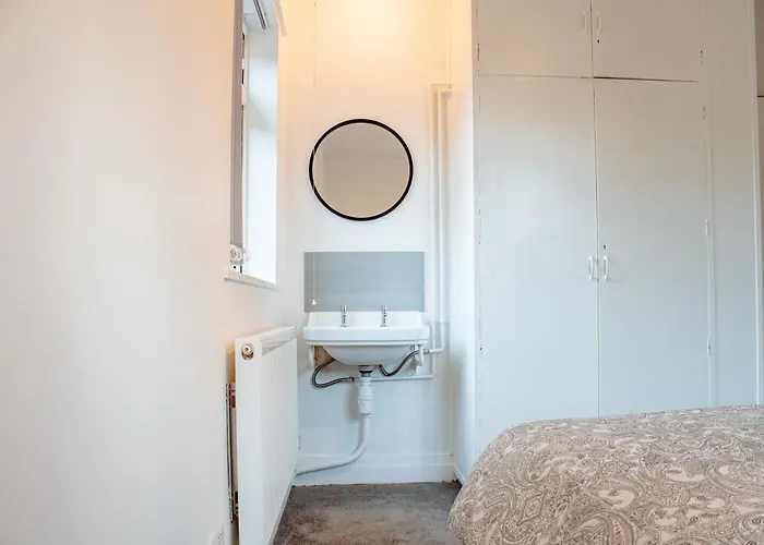 Spacious 4-bed Flat - 10 Mins To Centre