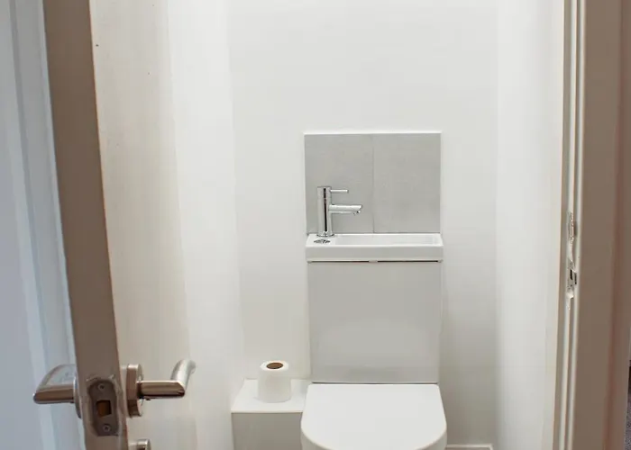 Spacious 4-bed Flat - 10 Mins To Centre